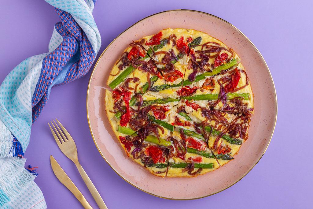    Frittata With Asparagus, Tomatoes And Caramelised Onions